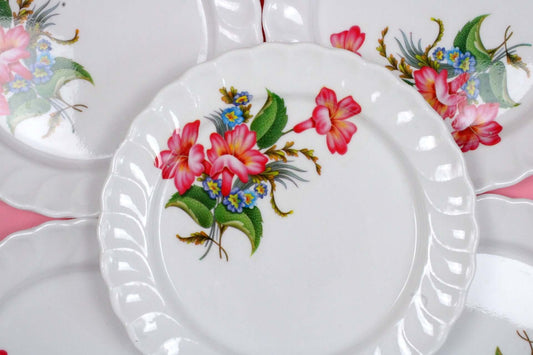 Vintage Petites assiettes en plastique fleuries