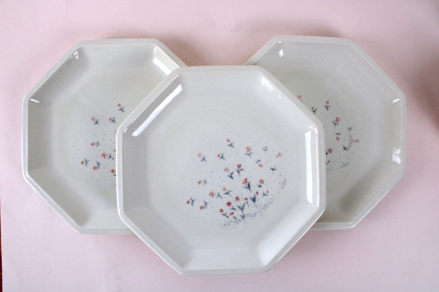 Assiettes plates octogonales signées Tiffany