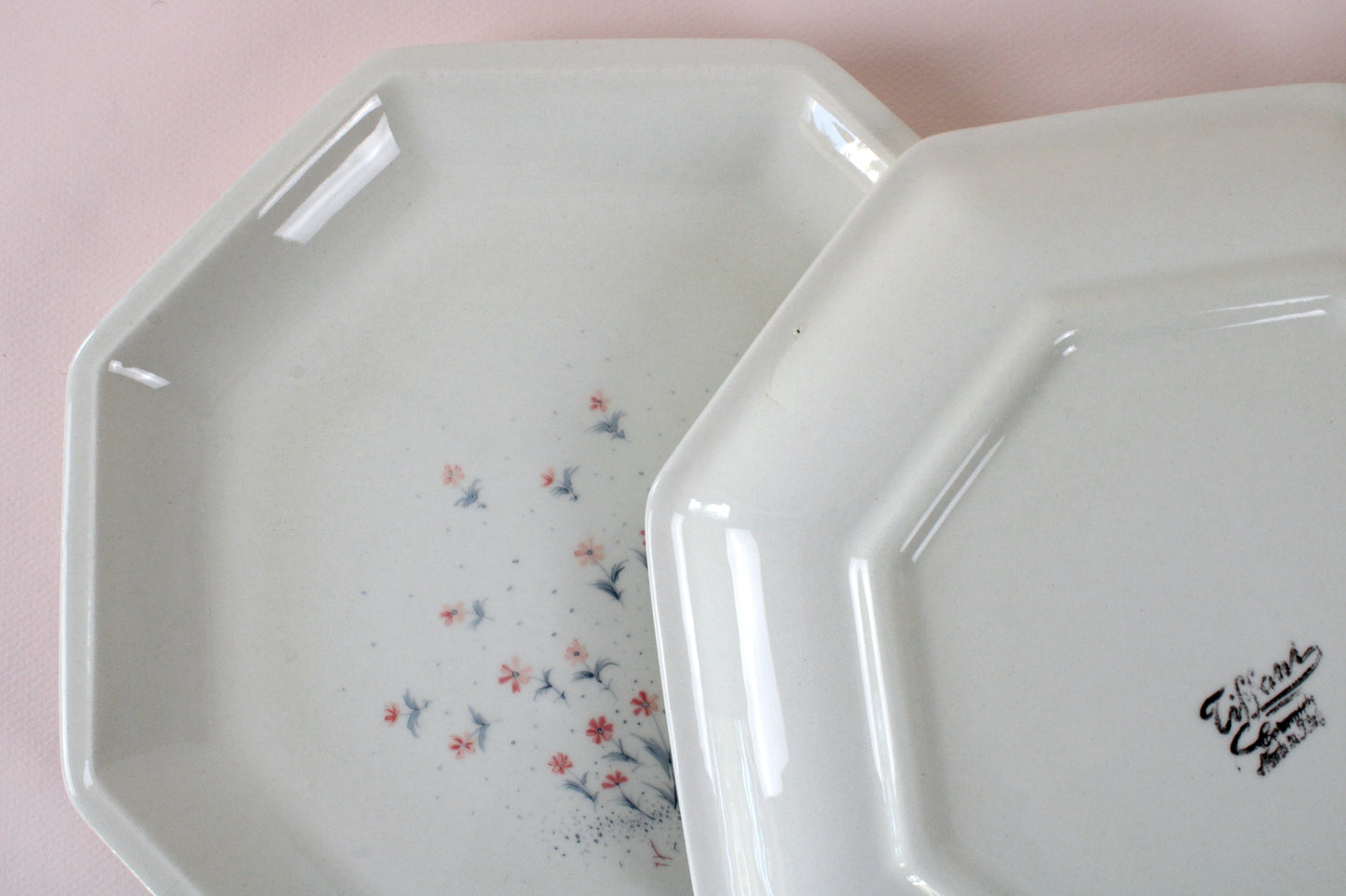 Assiettes plates octogonales signées Tiffany