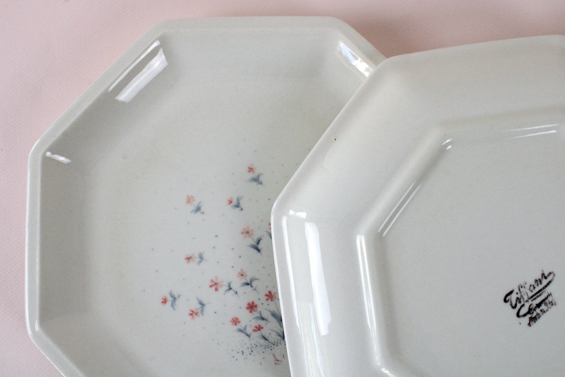 Assiettes plates octogonales signées Tiffany