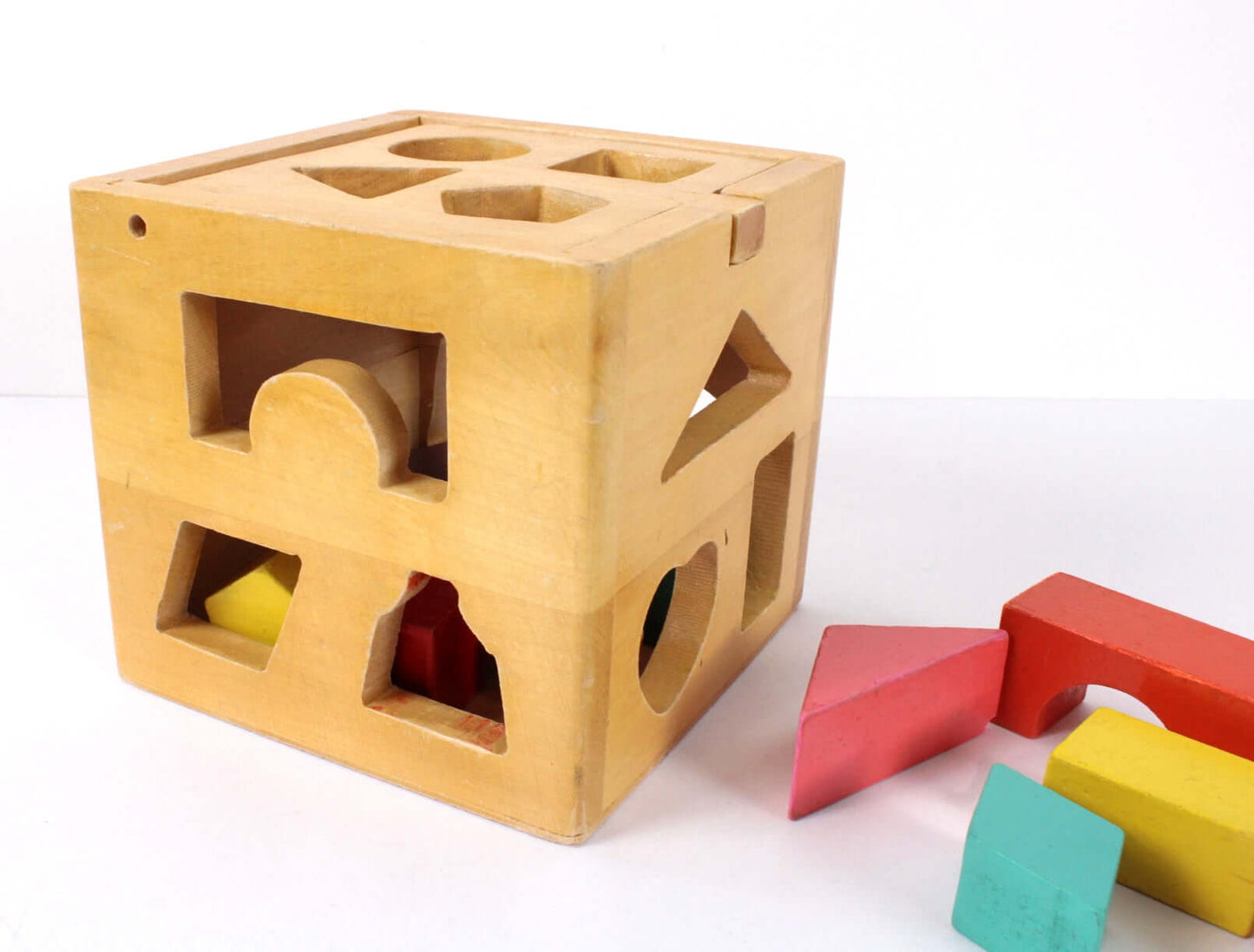 Jouet en bois - boîte à formes