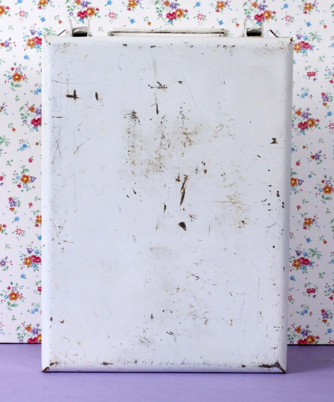 Boîte à pharmacie en métal vintage