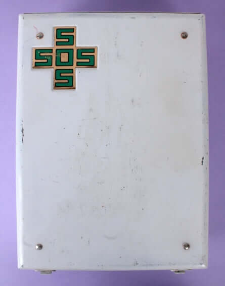 Boîte à pharmacie en métal vintage