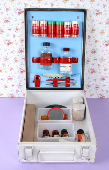 Boîte à pharmacie en métal vintage