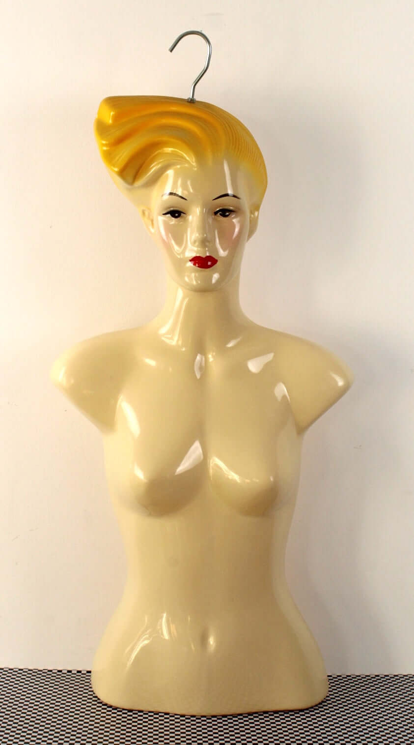 Mannequin en plastique thermoformé vintage