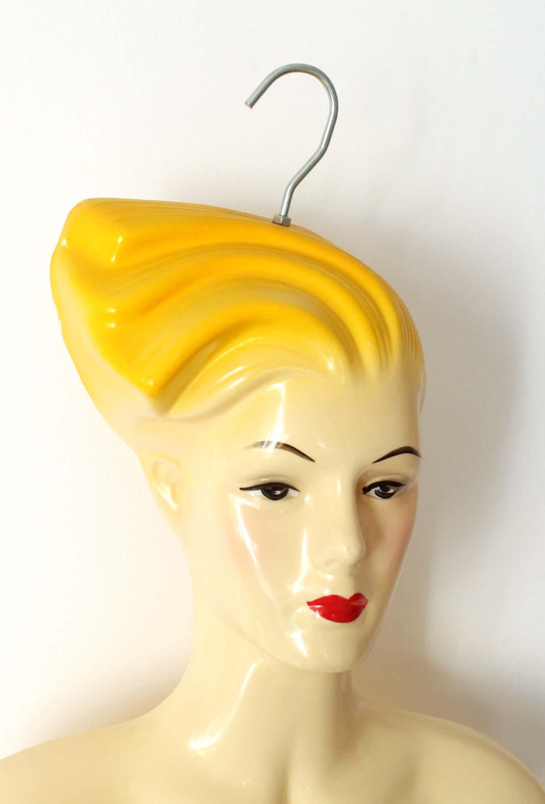 Mannequin en plastique thermoformé vintage
