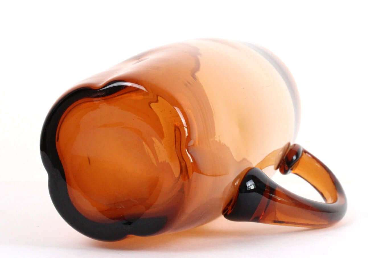 Grande carafe en verre ambré