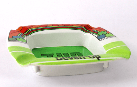 Cendrier 7UP vintage en plastique, objet publicitaire de brocante années 80