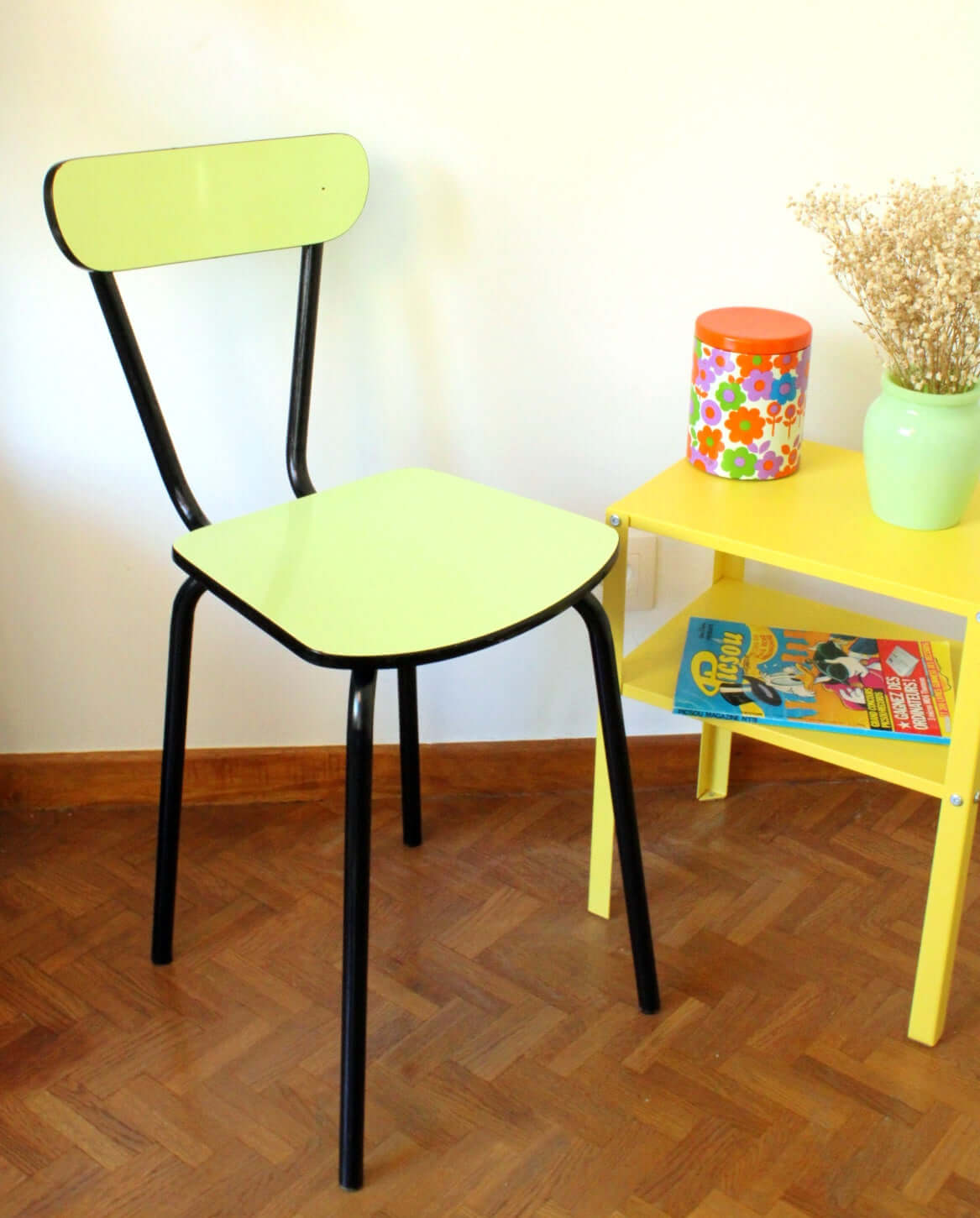 Chaise en formica vert d'eau