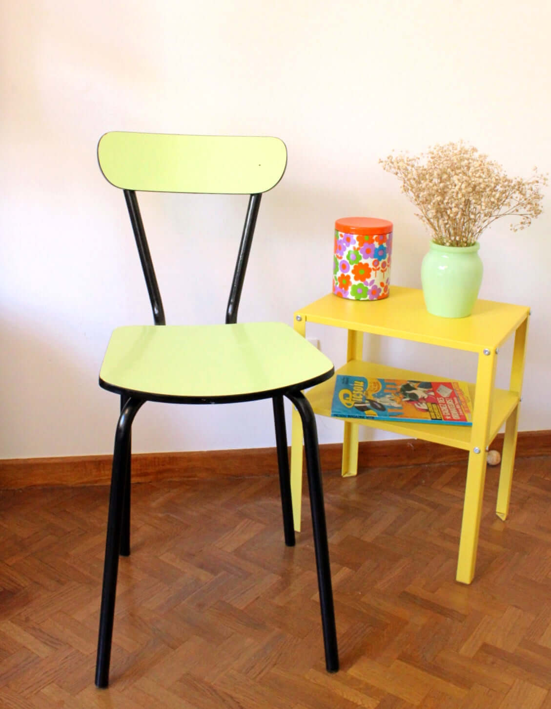 Chaise en formica vert d'eau