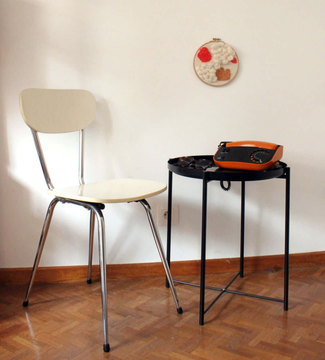 Chaises en formica blanche