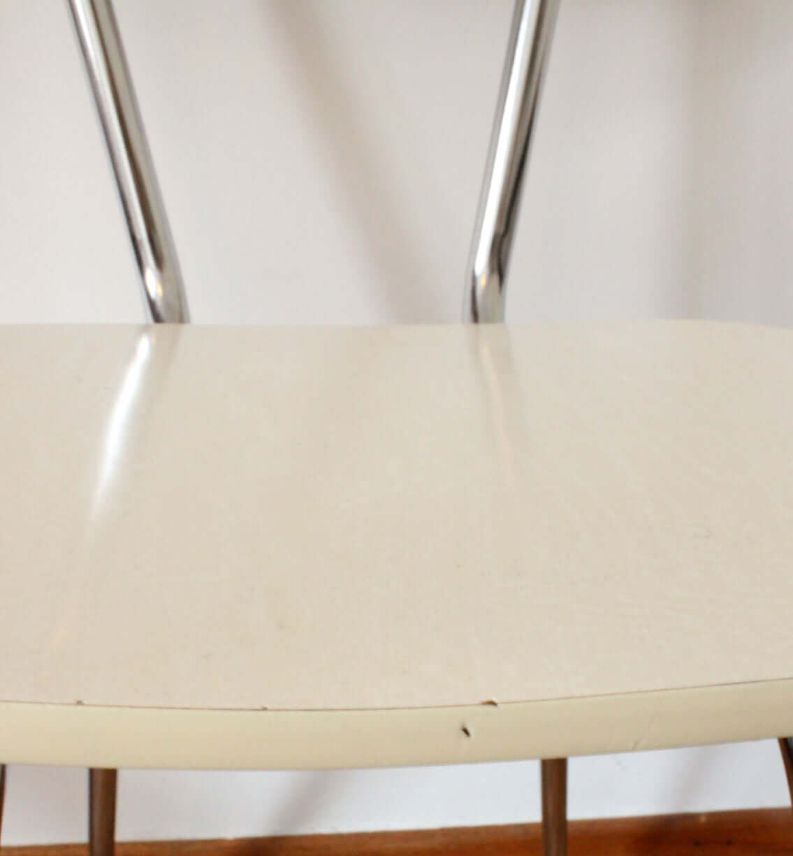 Chaises en formica blanche