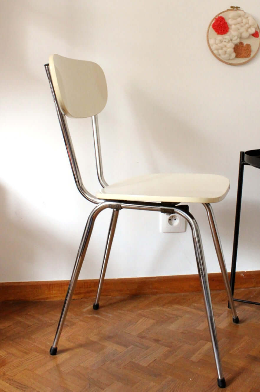 Chaises en formica blanche