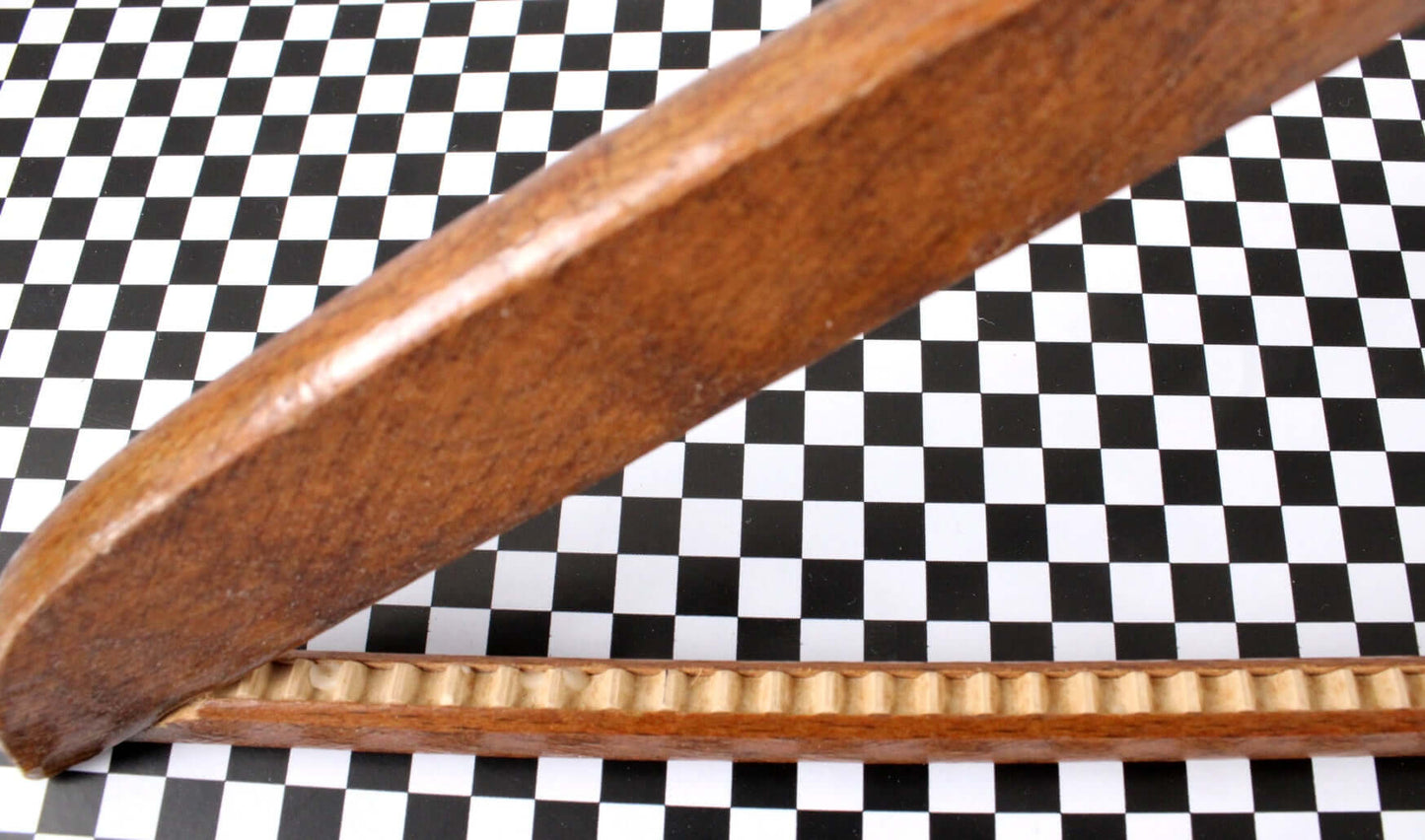 Grands cintres en bois vintages