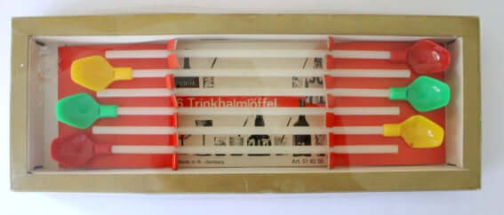 Grandes cuillères-pailles en plastique vintage