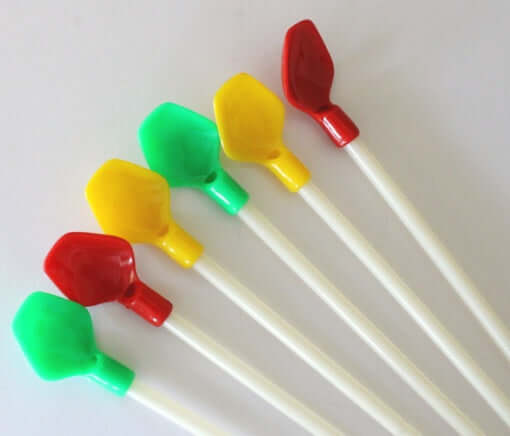 Grandes cuillères-pailles en plastique vintage