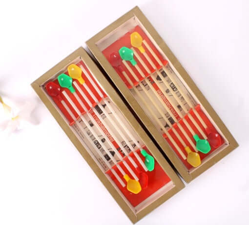 Grandes cuillères-pailles en plastique vintage