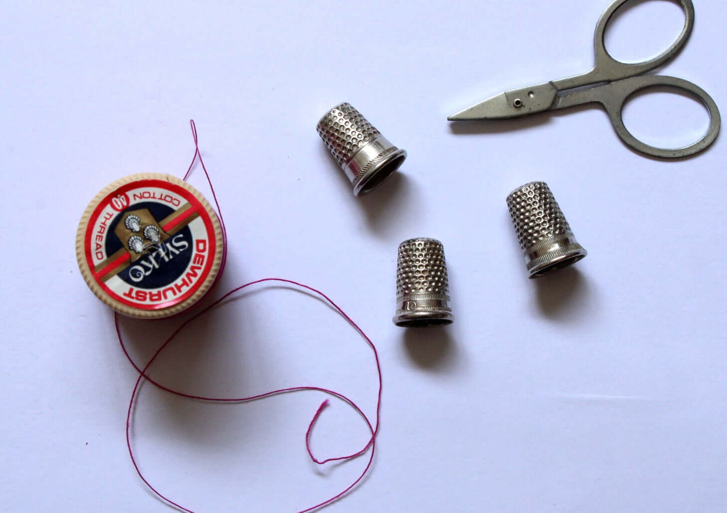 Dés à coudre anciens vintage