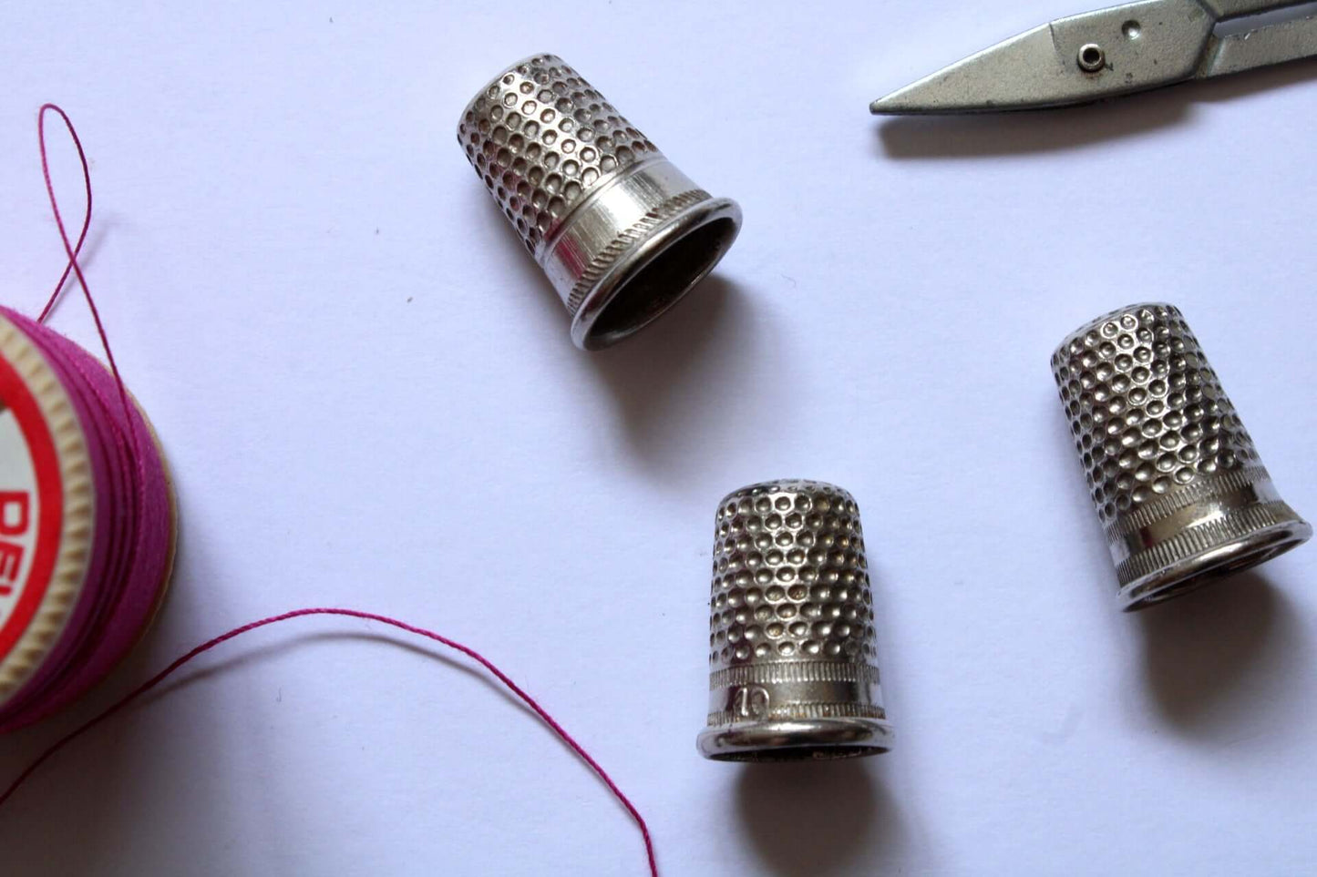 Dés à coudre anciens vintage