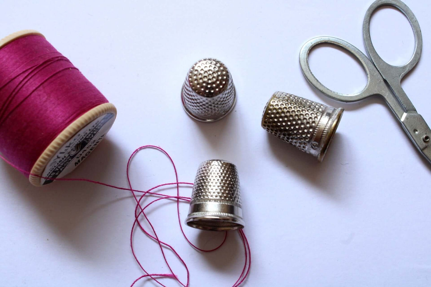 Dés à coudre anciens vintage