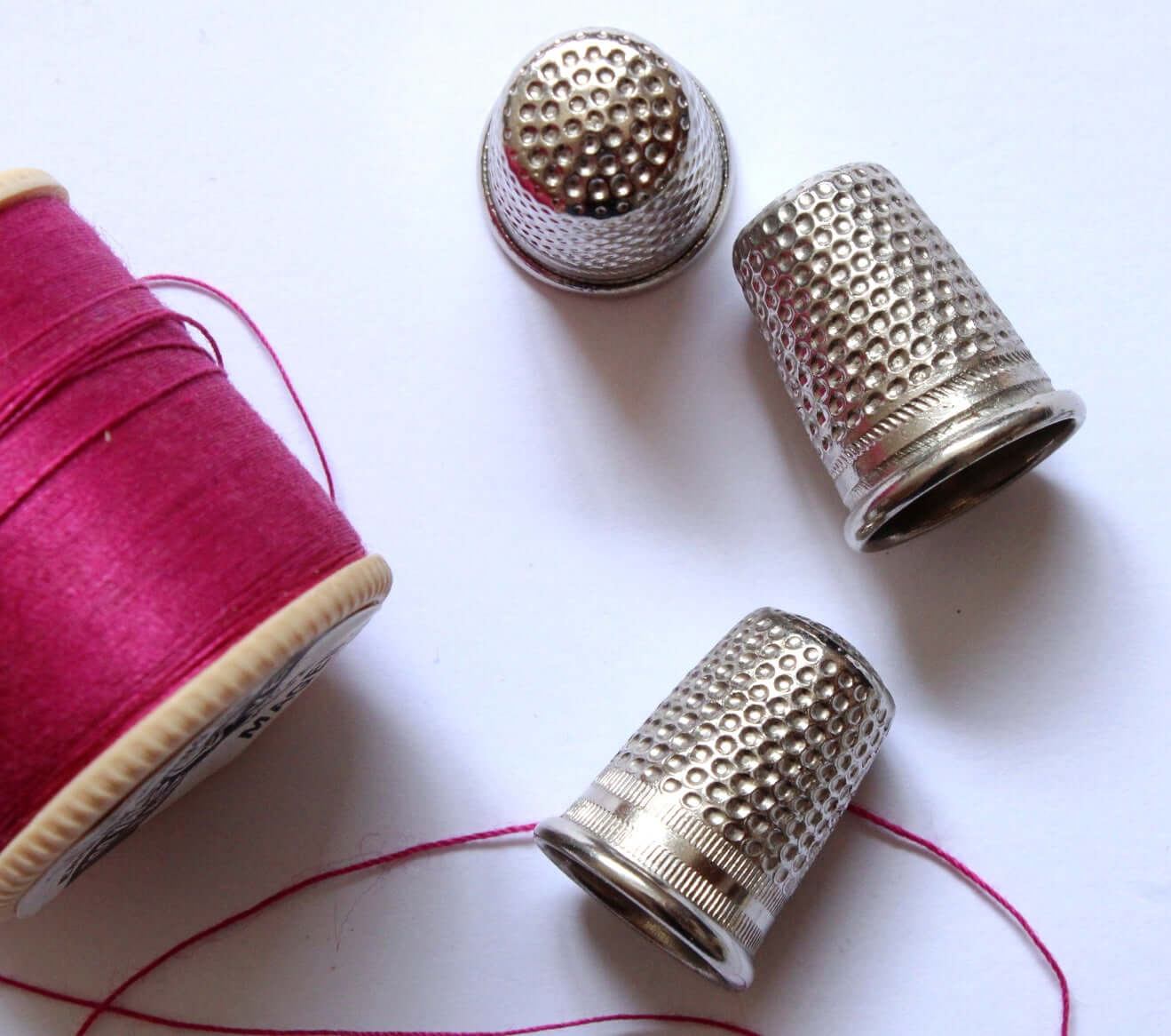 Dés à coudre anciens vintage