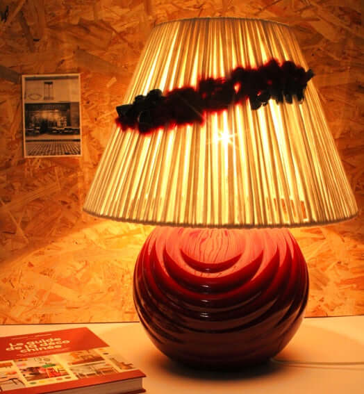 Grande lampe pied boule abat-jour tissé