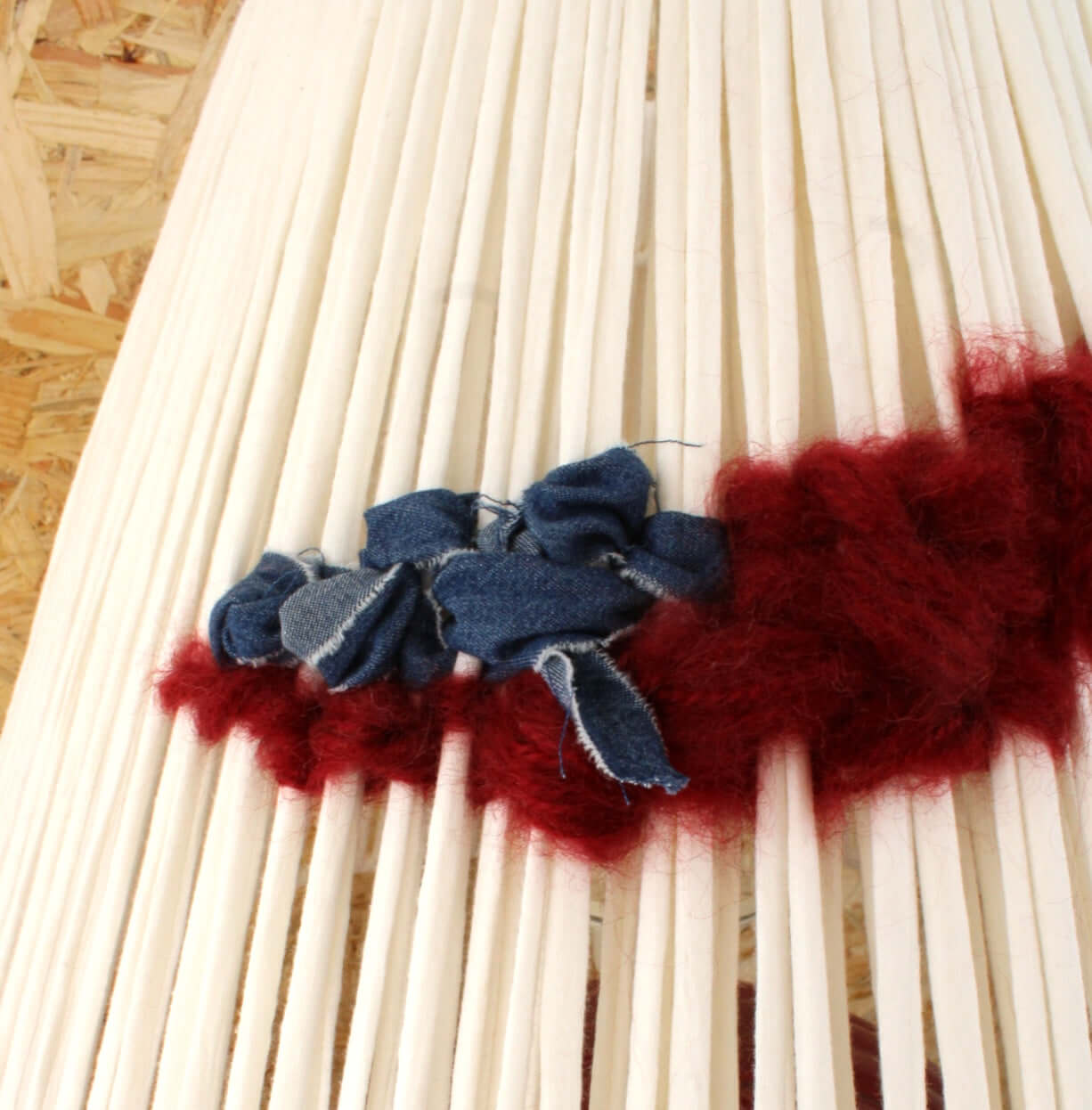 Grande lampe pied boule abat-jour tissé