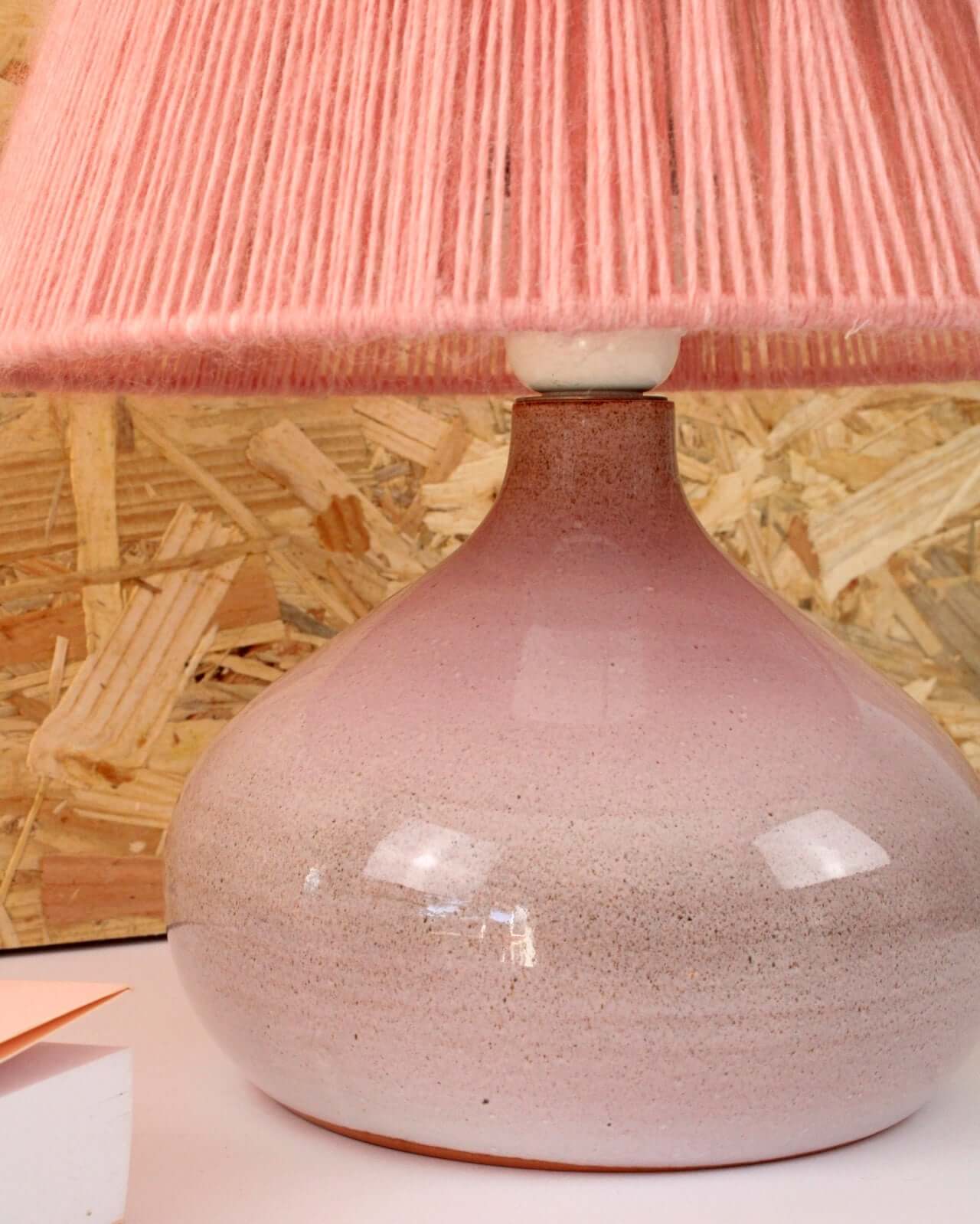 Lampe pied céramique et abat-jour tissé