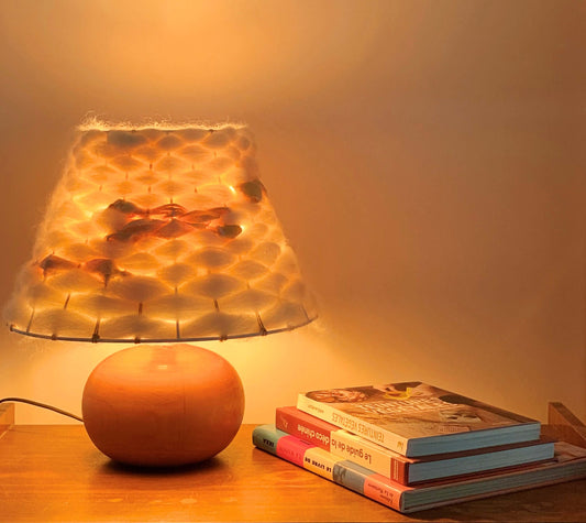 Lampe de chevet pied boule en bois et abat-jour tissé