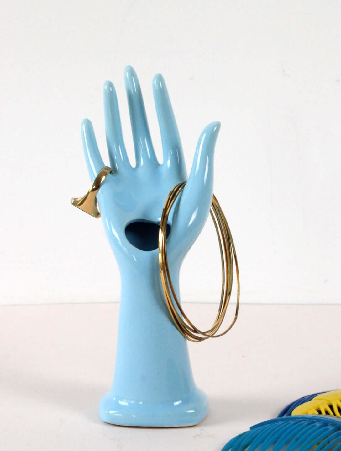 Main baguier soliflore en céramique