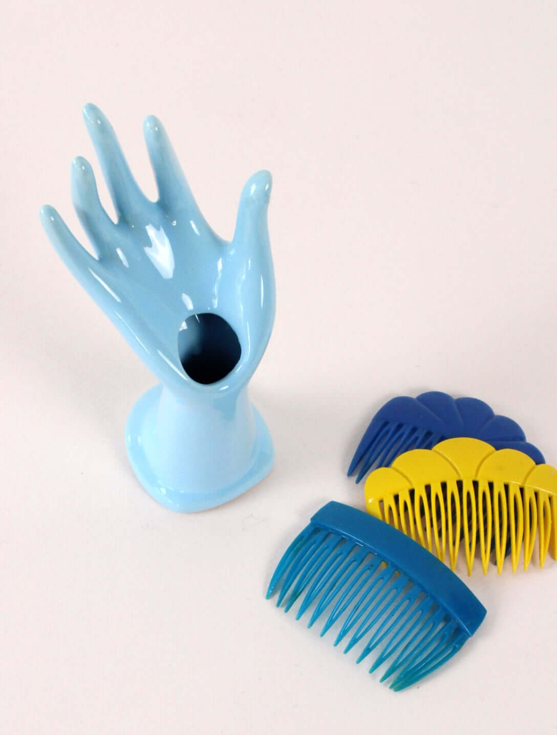 Main baguier soliflore en céramique