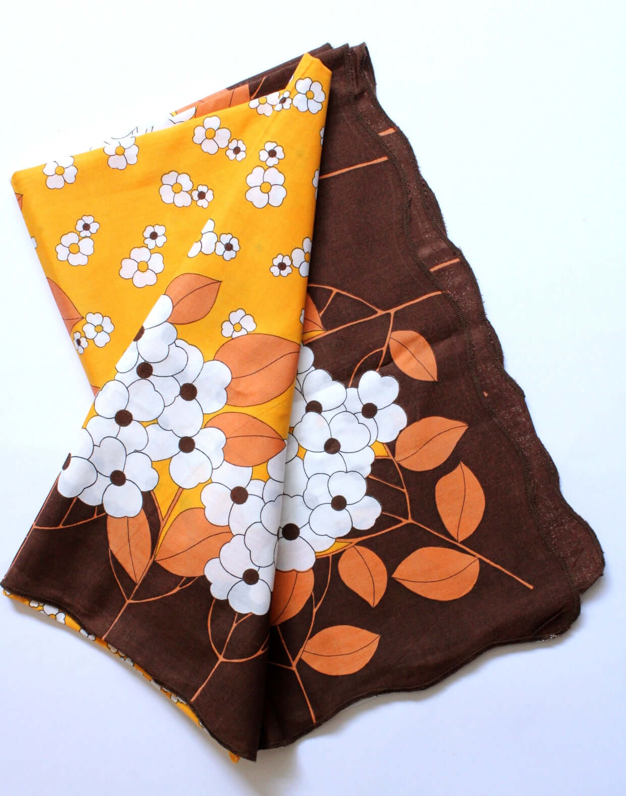 Nappe vintage motifs floraux années 70