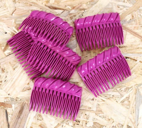 Peignes à cheveux vintages en plastique rose fuchsia