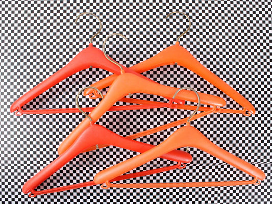 Petits cintres vintages oranges