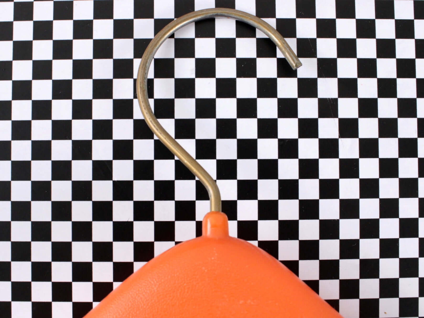 Petits cintres vintages oranges