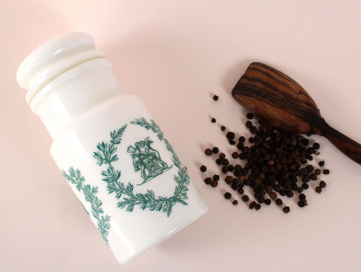 Petit pot en opaline vintage