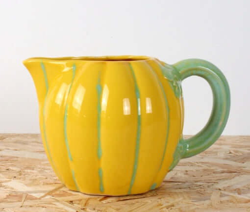 Pichet en barbotine forme melon Poët-Laval