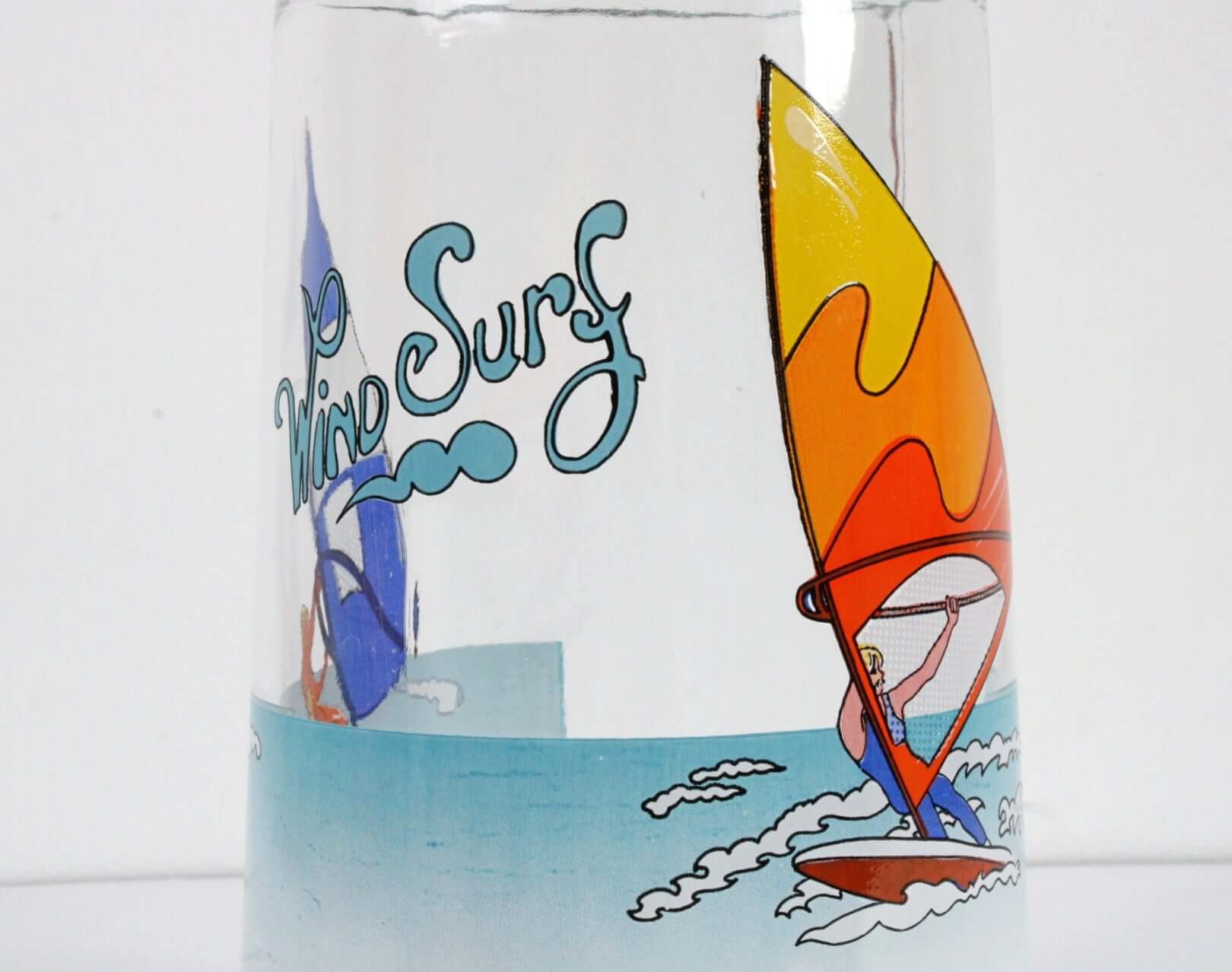 Vintage Pichet en verre kitsch Windsurf
