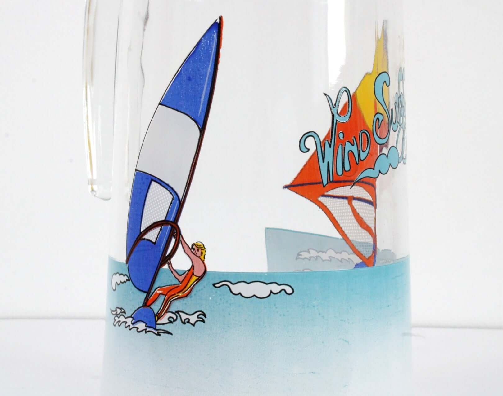 Vintage Pichet en verre kitsch Windsurf