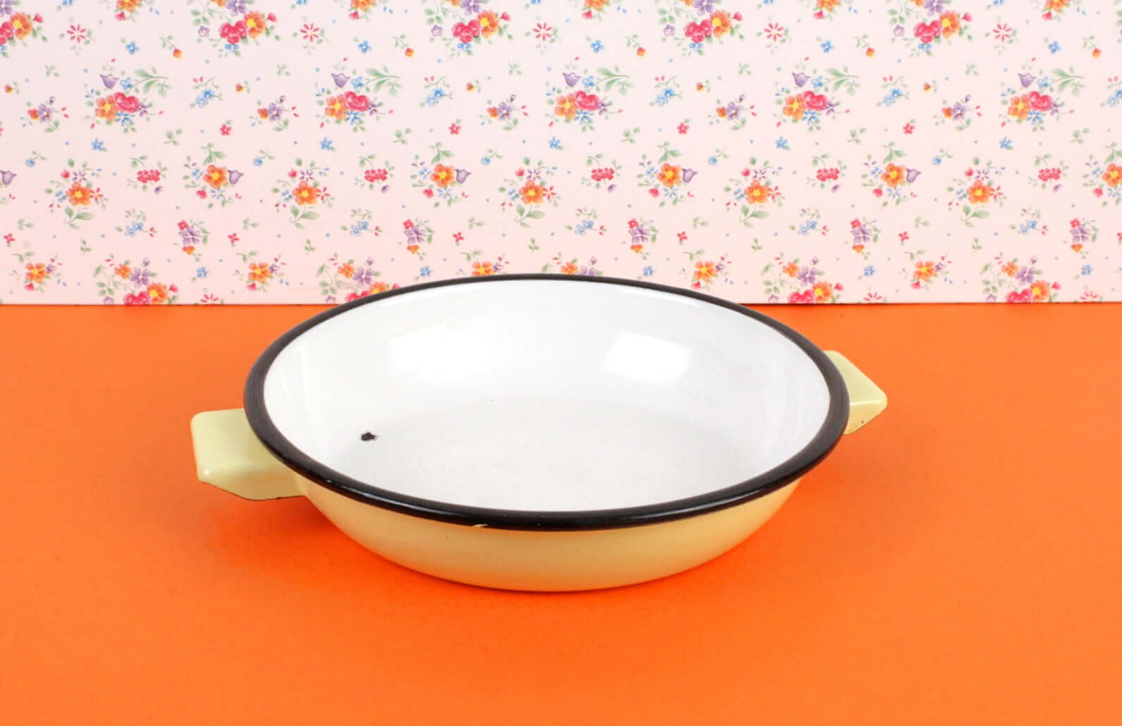 Vintage Petit plat à gratin émaillé jaune