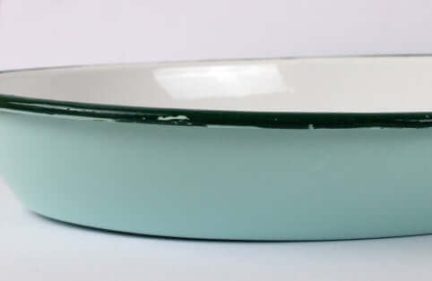 Plat ovale émaillé vintage vert d'eau