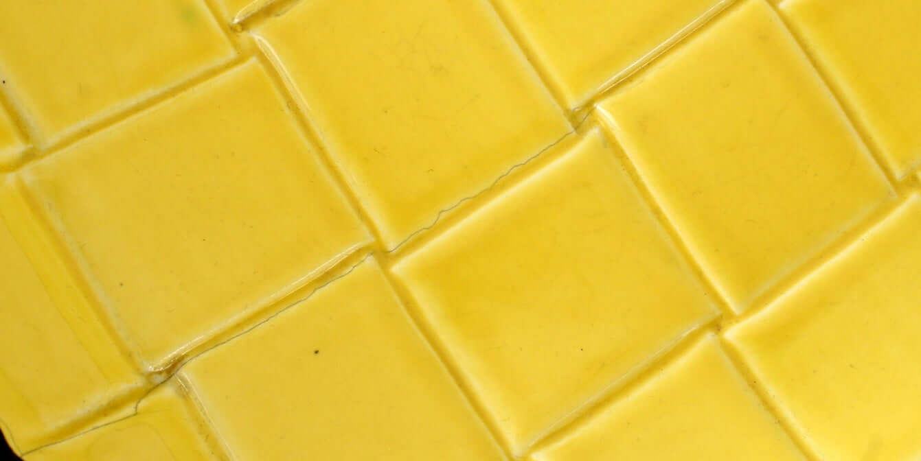 Grand plat creux jaune et noir Salins