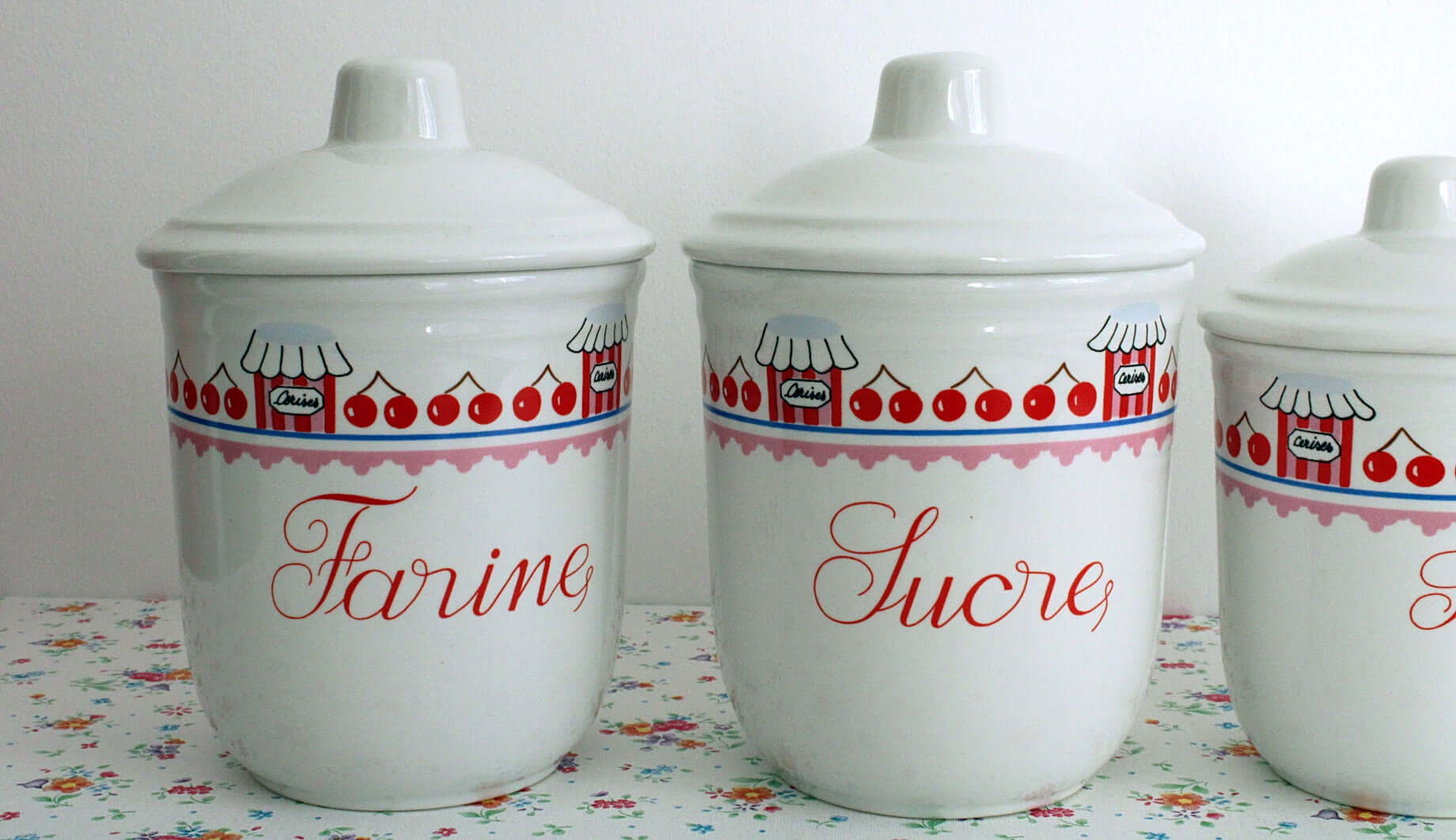 Vintage Pots à épices en porcelaine