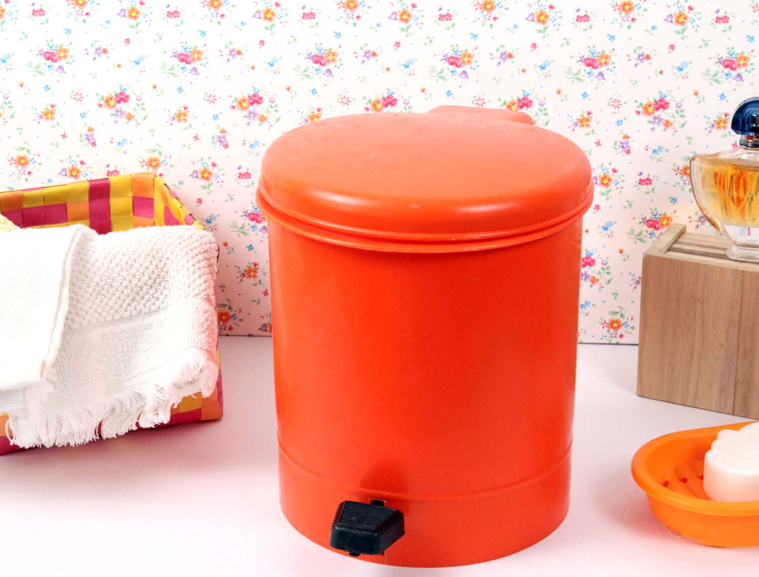 Poubelle de salle de bains orange vintage, Pola