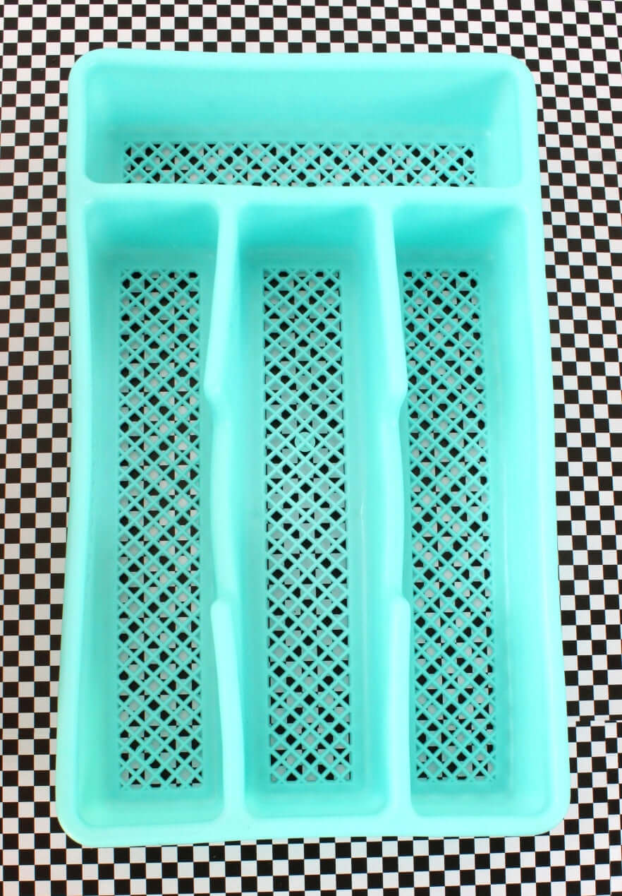 Range-couverts en plastique colorés