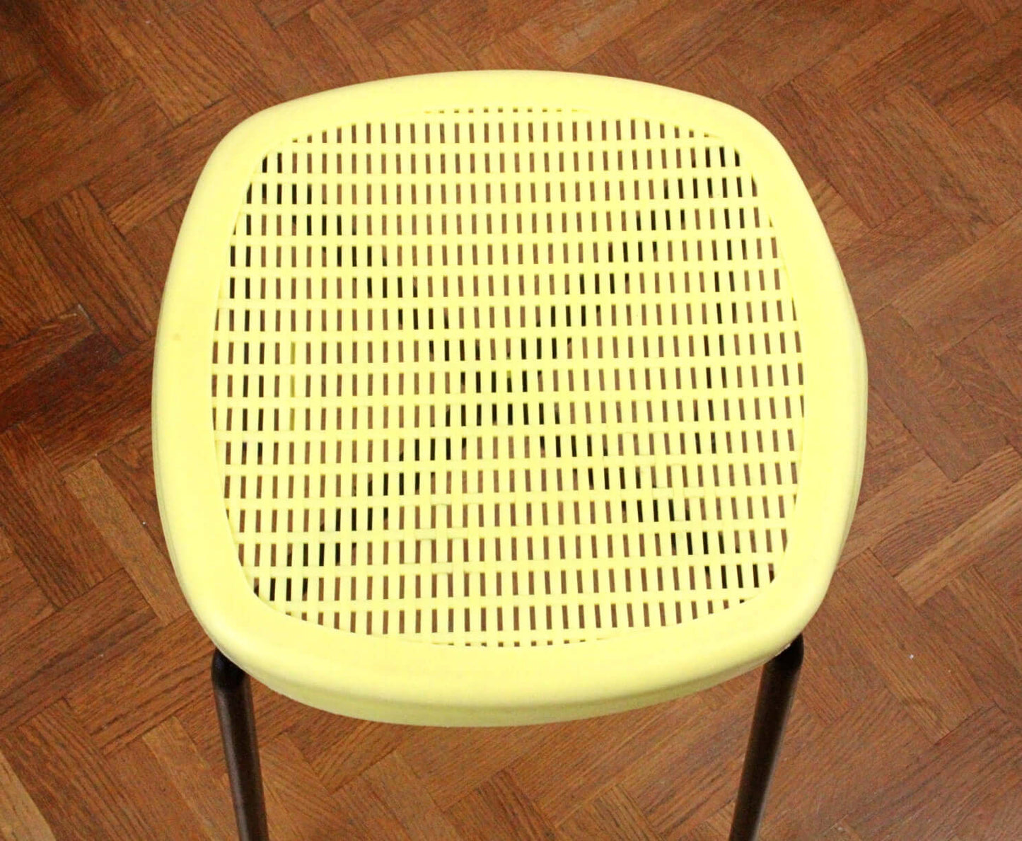 Vintage Tabouret vintage Grosfillex assise jaune