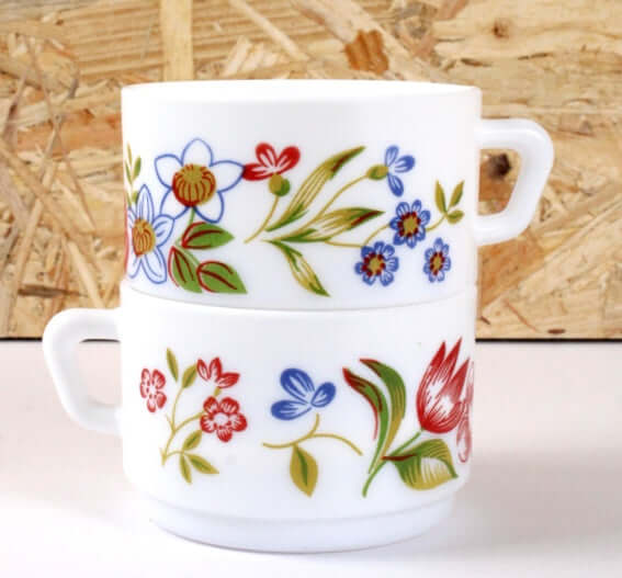 Tasses Arcopal vintages Dehli et Aster