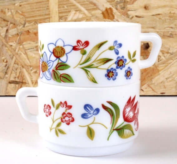 Tasses Arcopal vintages Dehli et Aster