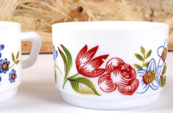 Tasses Arcopal vintages Dehli et Aster