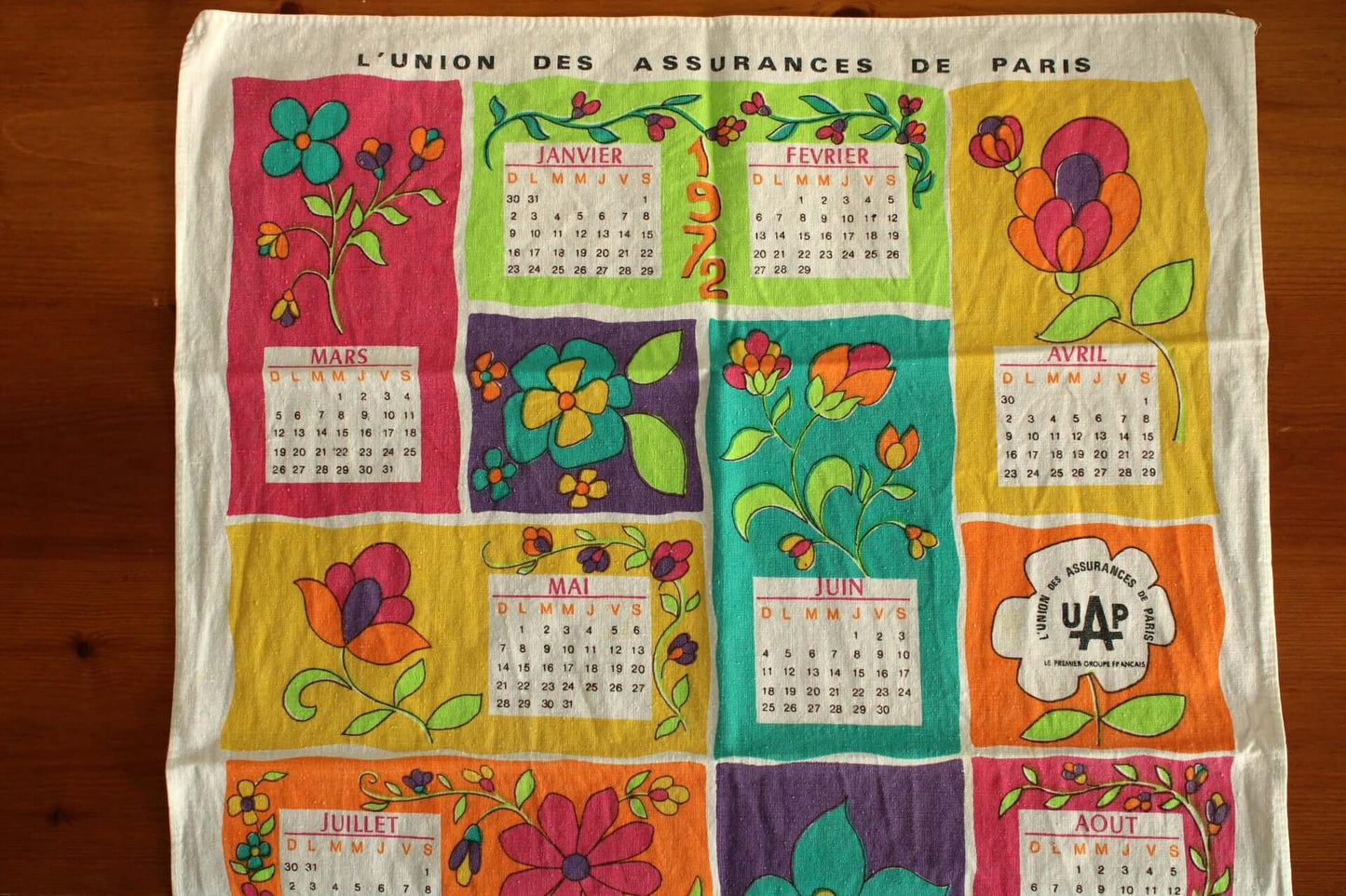 Vintage Torchon calendrier UAP 1972